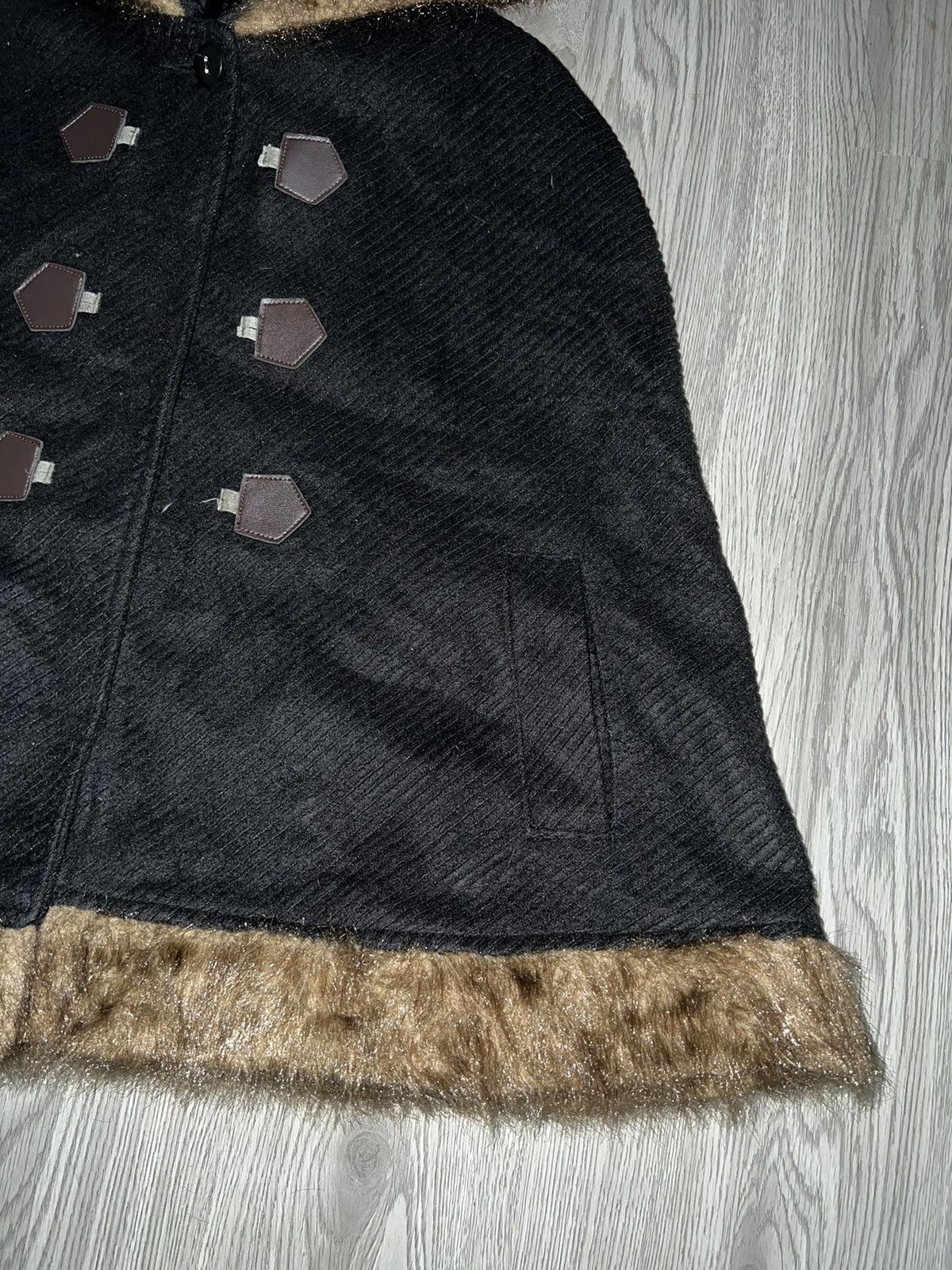Japanese Brand Winter cape with fur hem 🖤🧛🏻‍♀️ Size S / US 4 / IT 40 - 9 Thumbnail