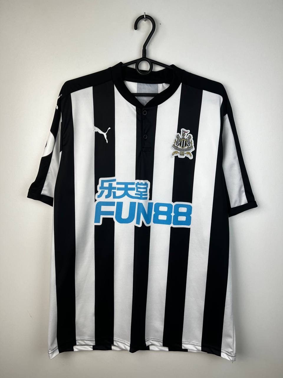 Puma New Castle Puma football t-shirts size L Size US L / EU 52-54 / 3 - 1 Thumbnail