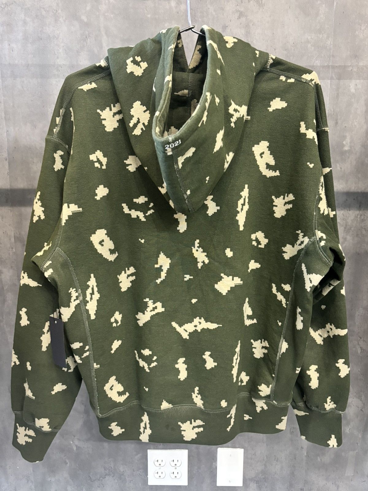 Supreme SUPREME CAMO BOX LOGO HOODIE SIZE M Size US M / EU 48-50 / 2 - 7 Thumbnail