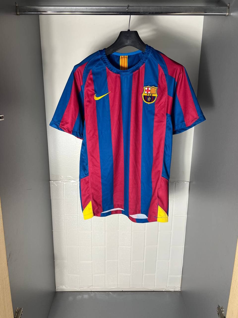 Nike VINTAGE NIKE FC BARCELONA SPAIN SOCCER JERSEY RETRO 90s Y2K Size US M / EU 48-50 / 2 - 1 Thumbnail