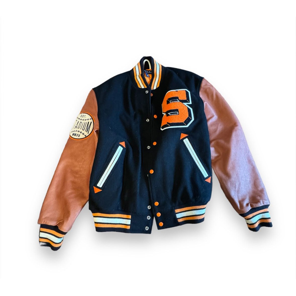 Stadium Goods Stadium Goods HOME TEAM VARSITY JACKET "Black/Orange/Brown" Size US M / EU 48-50 / 2 - 1 Thumbnail