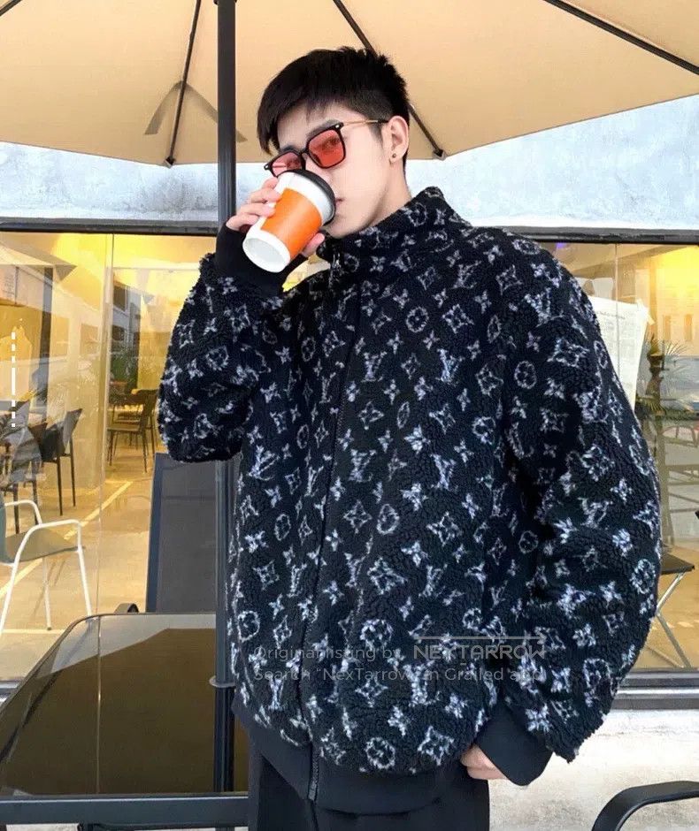 Louis Vuitton Louis Vuitton Long sleeve teddy jacket with black logo, fu Size US S / EU 44-46 / 1 - 9 Thumbnail