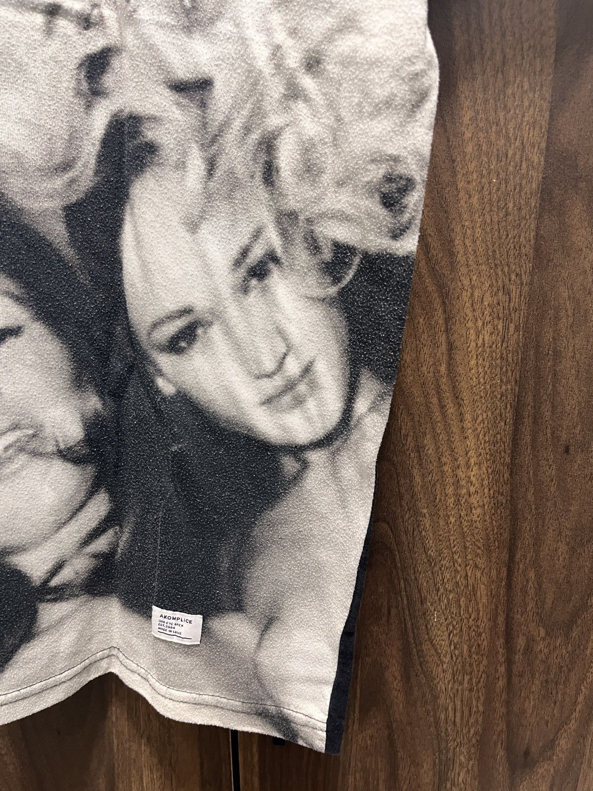 Vintage Akomplice Naked girl tshirt Size US L / EU 52-54 / 3 - 2 Thumbnail