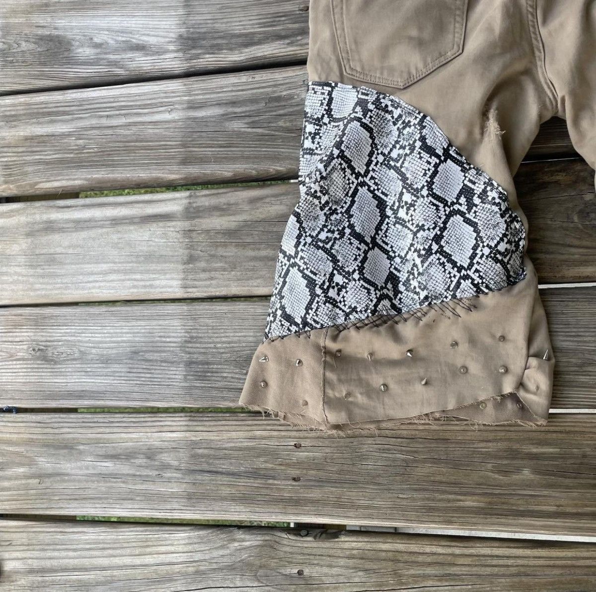 Other 1/1 Flared snake skin jorts w/ metal spikes W32 Size US 32 / EU 48 - 4 Thumbnail