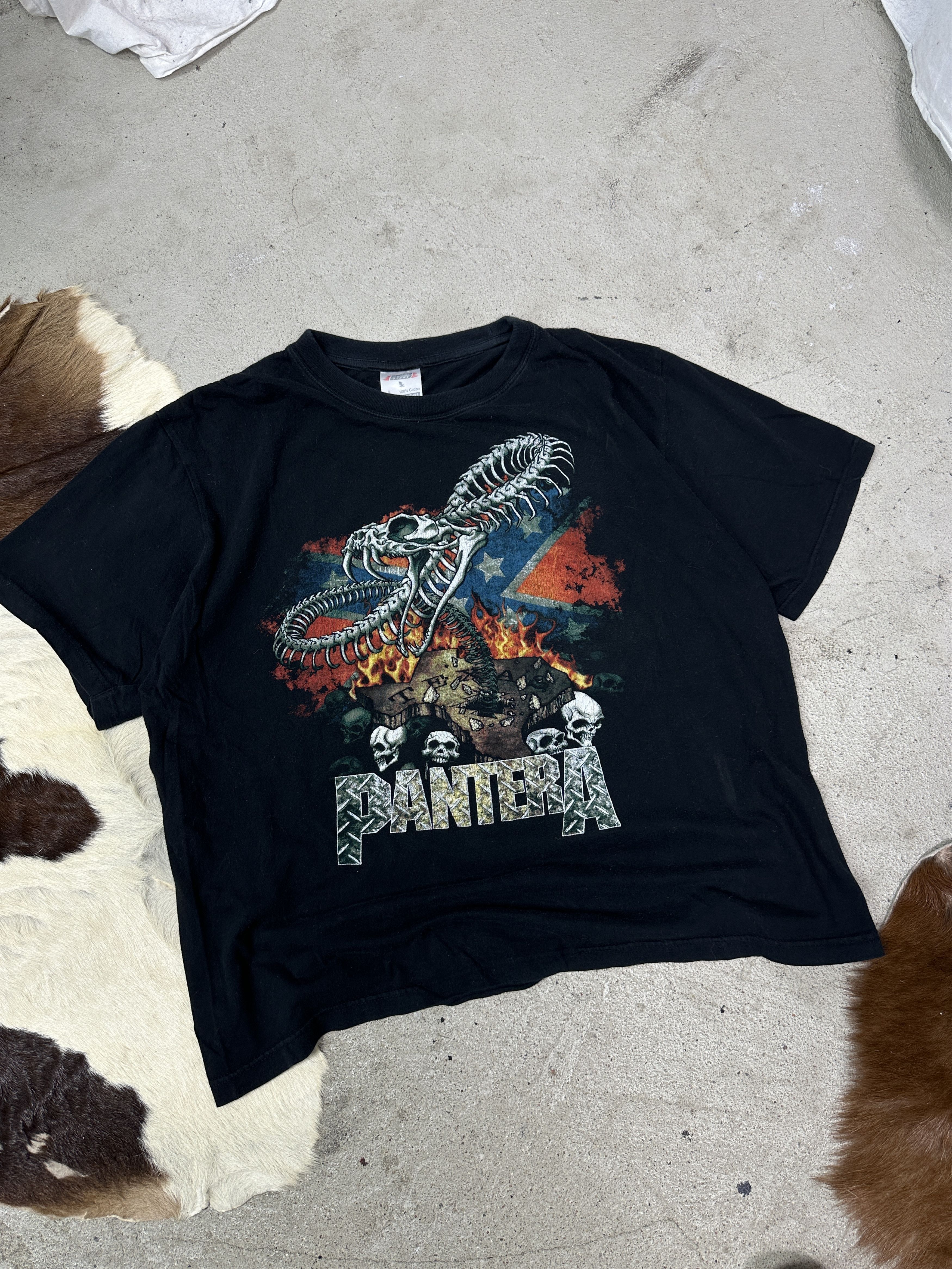 Vintage Vintage Grunge Pantera Band Tee Early 00s T-shirt Size US L / EU 52-54 / 3 - 1 Thumbnail