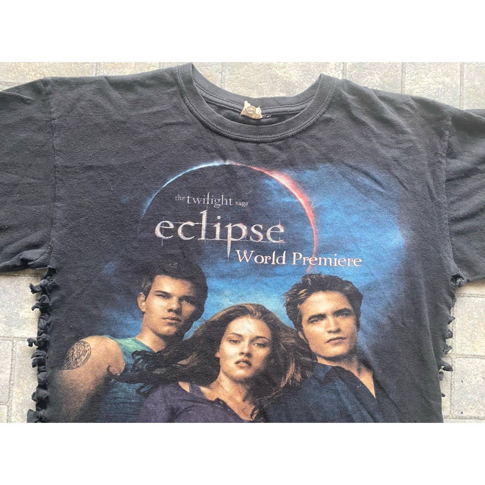 Anvil VINTAGE 2010 Twilight Eclipse World Premiere T Shirt Anvil Large Women’s Cut Tied Sides Black Movie Women L Size L / US 10 / IT 46 - 4 Thumbnail