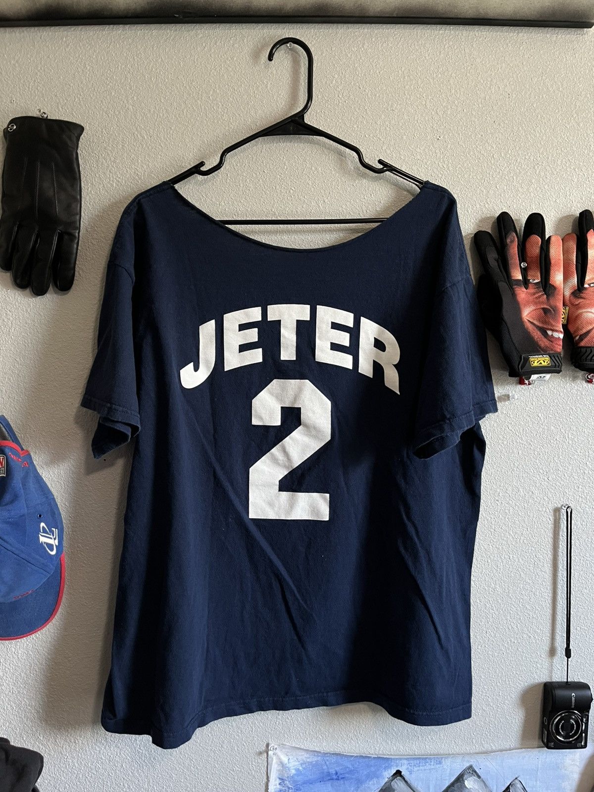 MLB × Vintage Vintage Derek Jeter Yankees Tee – Raw Cut Neck, Boxy Fit Size XL / US 12-14 / IT 48-50 - 1 Thumbnail