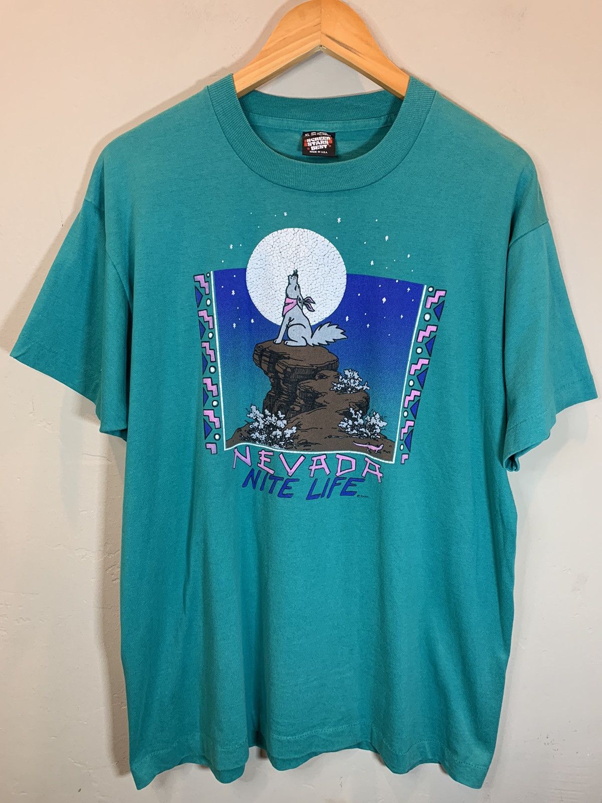 Vintage *RARE* Vintage Nevada Nite Life Coyote Single Stitch T-Shirt Size US XL / EU 56 / 4 - 1 Thumbnail