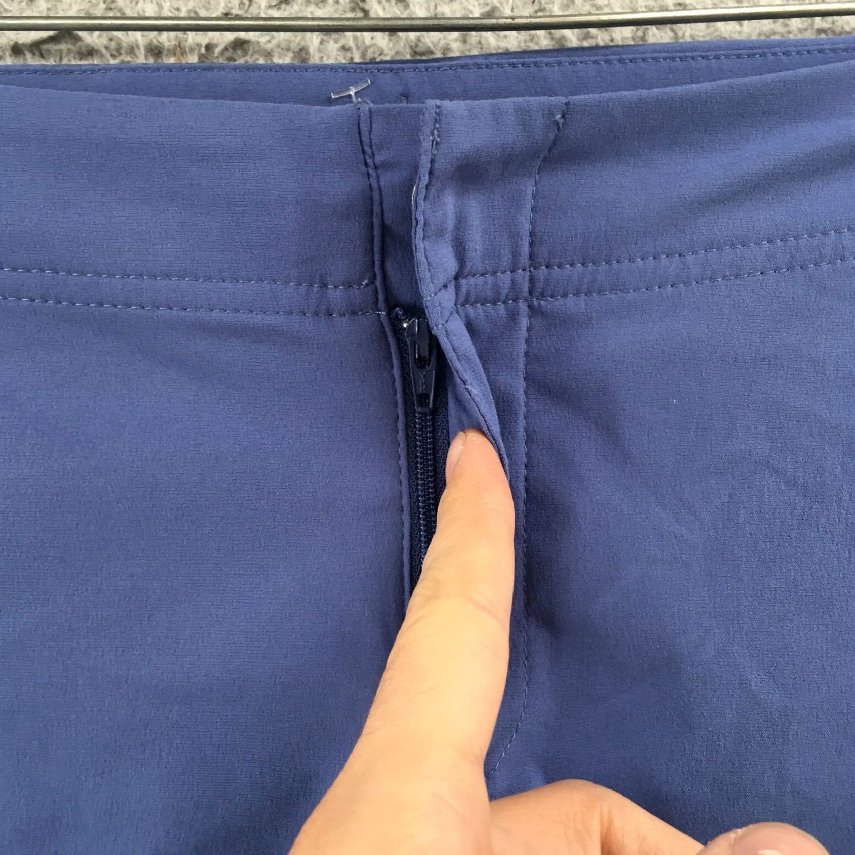 Vintage Columbia Chino Shorts Womens 14 Purple Mid Rise Casual Pockets Zip Shorts Size 36" / US 14 / IT 50 - 3 Thumbnail