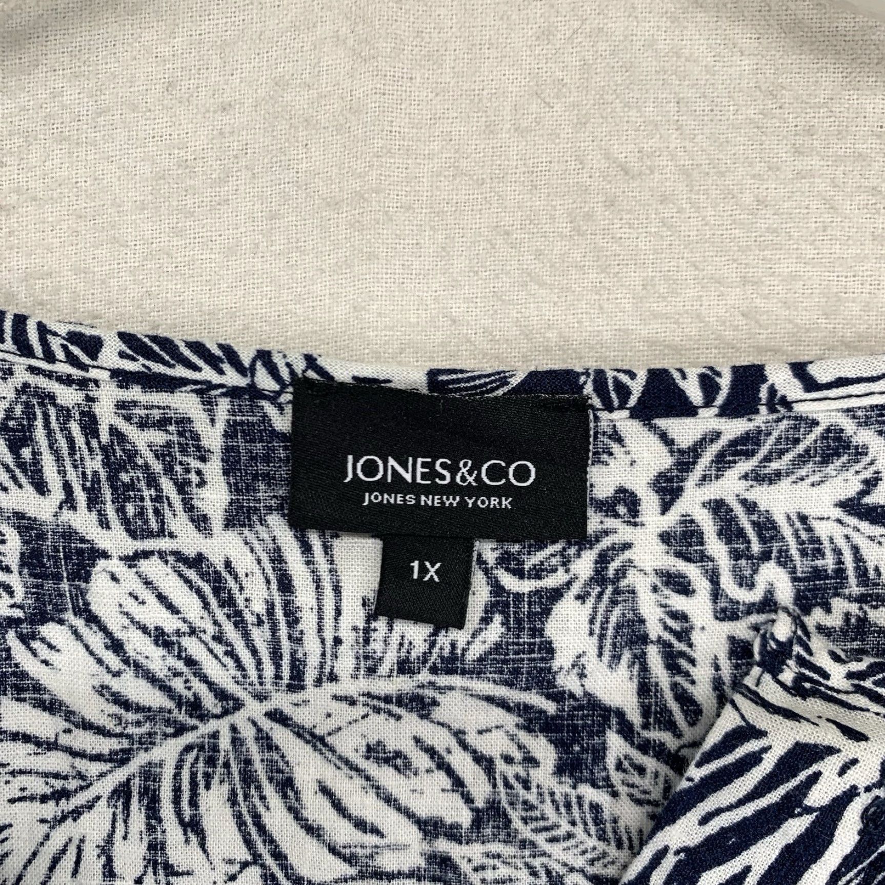 Jones New York VINTAGE Jones New York Women’s Linen Blend Top V-Neck Casual Relaxed Fit Short Sleeve Floral Beach Tropical 1X Size XL / US 12-14 / IT 48-50 - 3 Thumbnail