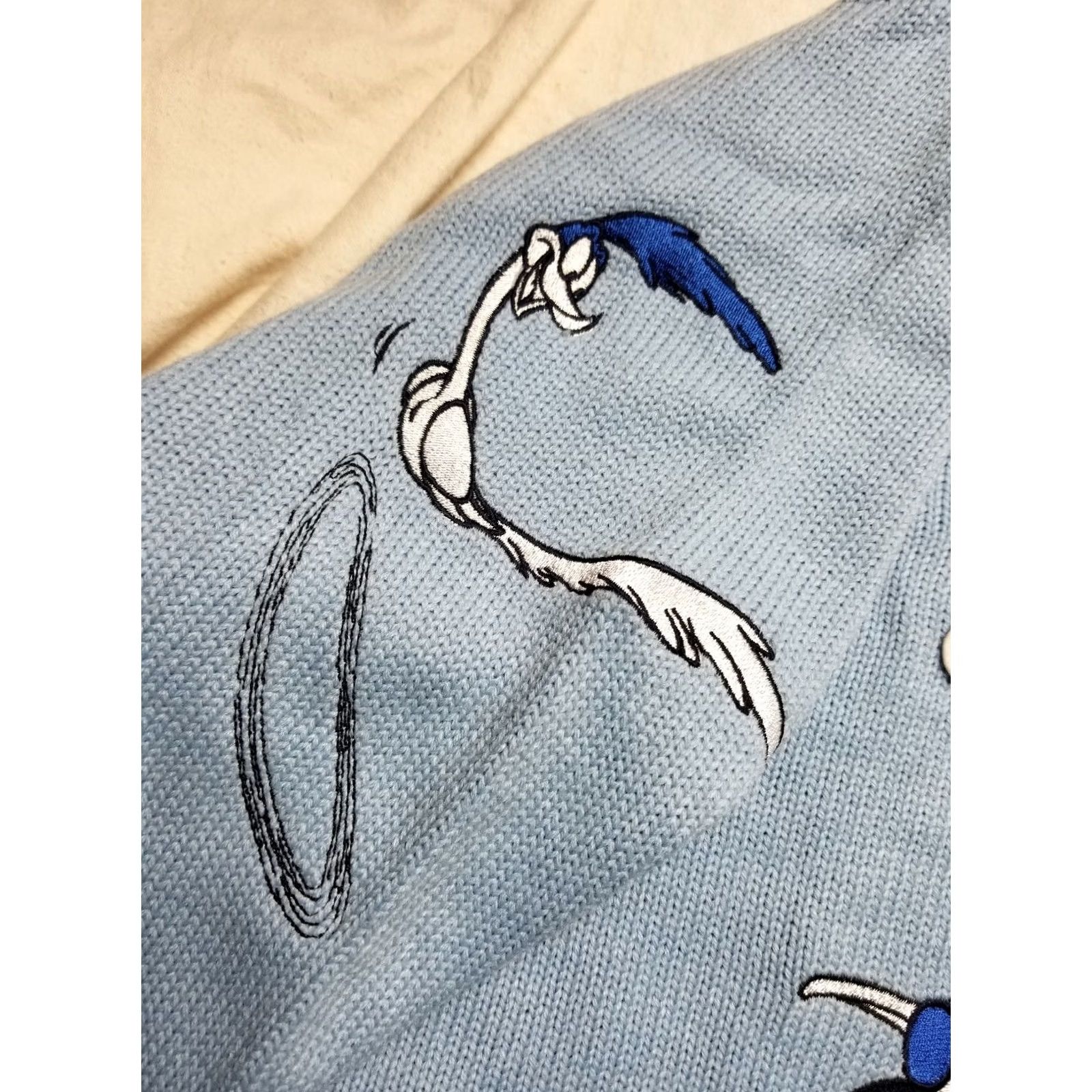 Vintage VINTAGE Lot 29 COYOTE ROAD RUNNER Daffy Duck Warner Bros 90s rap sweater XL Blue Geometric Cartoons Mens Size US XL / EU 56 / 4 - 3 Thumbnail