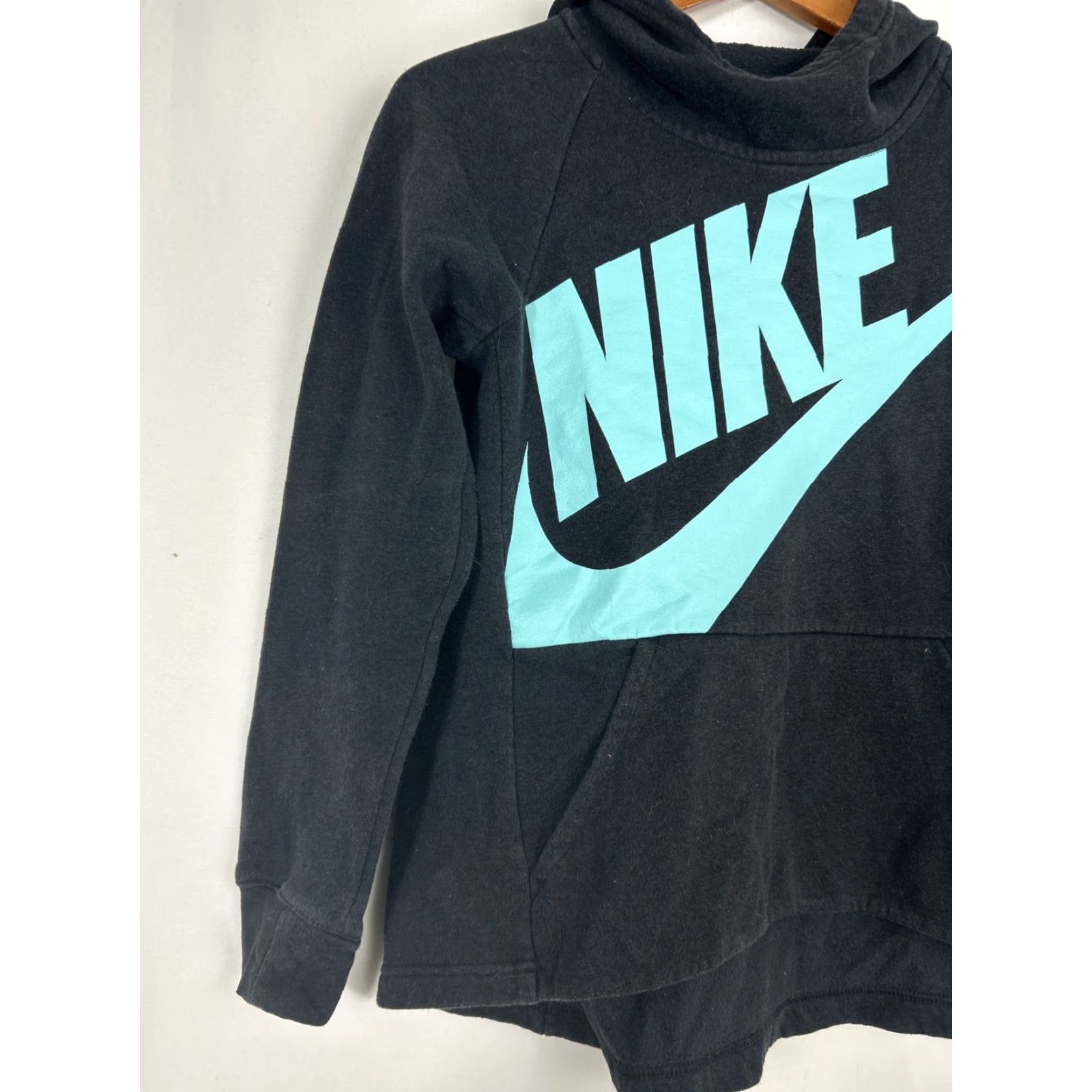 Nike Nike Hoodie Womens Medium Black Fitted Cowl Neck Long Sleeve Pullover Activewear 90s? (adjust if necessary) Size M / US 6-8 / IT 42-44 - 2 Thumbnail