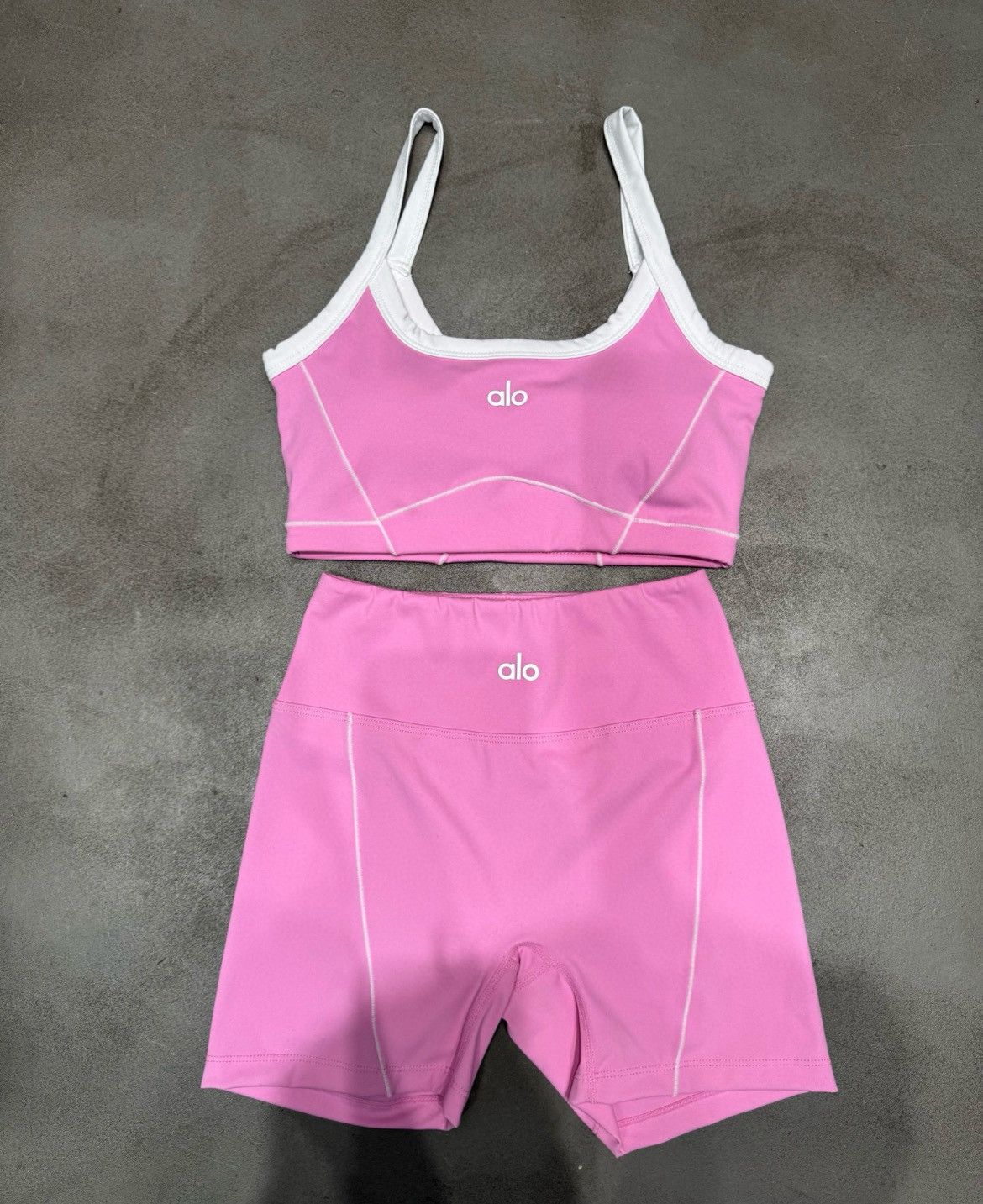 Alo Yoga alo yoga set Size ONE SIZE - 1 Preview