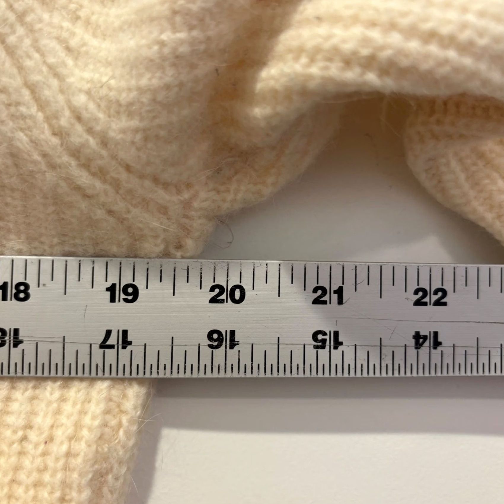 Vintage VINTAGE Le Moda Sweater Women Medium Cream Angora Lambswool Cable Knit Mock Neck Vintage Size M / US 6-8 / IT 42-44 - 5 Thumbnail