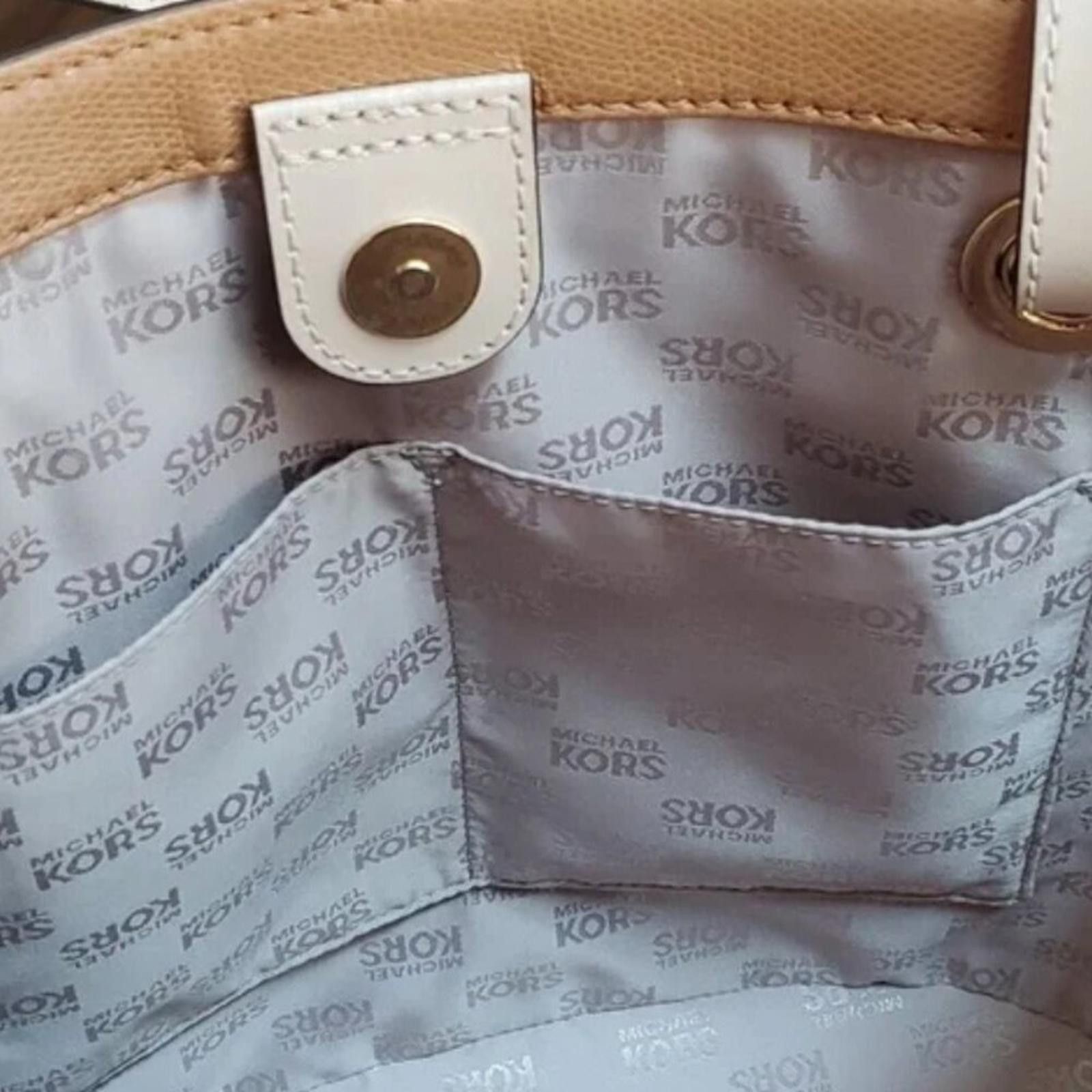 Michael Kors NWOT MICHAEL KORS Camel/Tan Jet Set Medium Tote w/6 pockets Size ONE SIZE - 9 Thumbnail