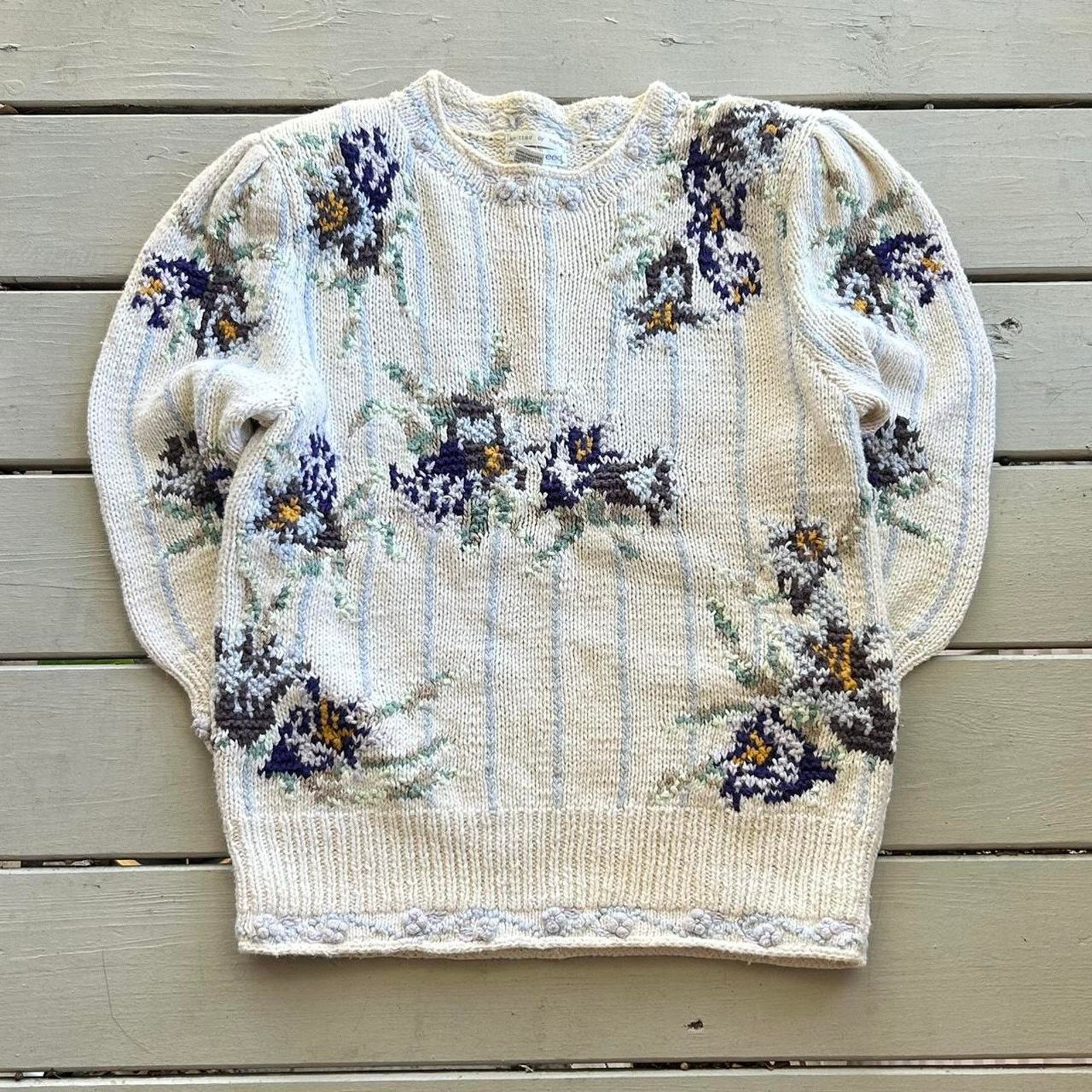 Vintage Vintage 90s White Flower Patterned Crewneck Sweater. Sz M Size M / US 6-8 / IT 42-44 - 1 Thumbnail