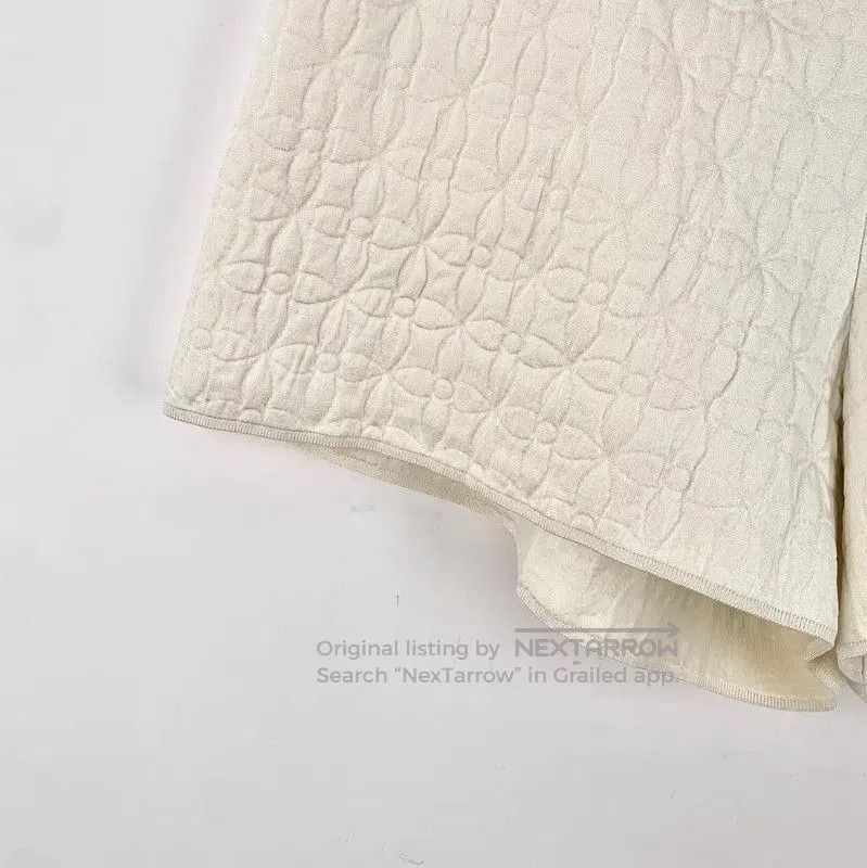 Louis Vuitton Louis Vuitton Beige Silk Women's Shorts . Size 30" / US 8 / IT 44 - 3 Thumbnail