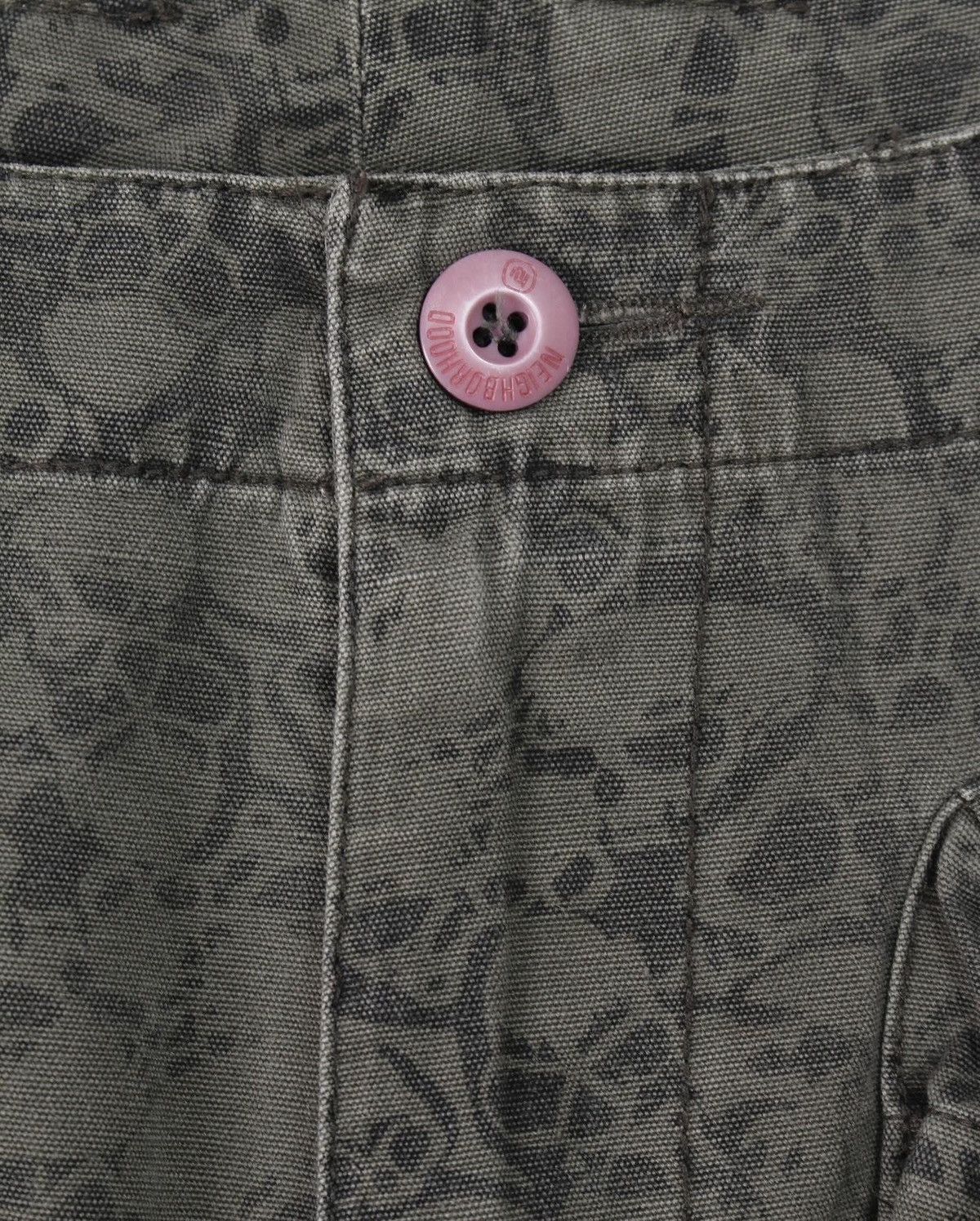 Neighborhood SS2006 NEIGHBORHOOD SKULL 6 POCKET CARGO SHORTS Size US 30 / EU 46 - 10 Thumbnail