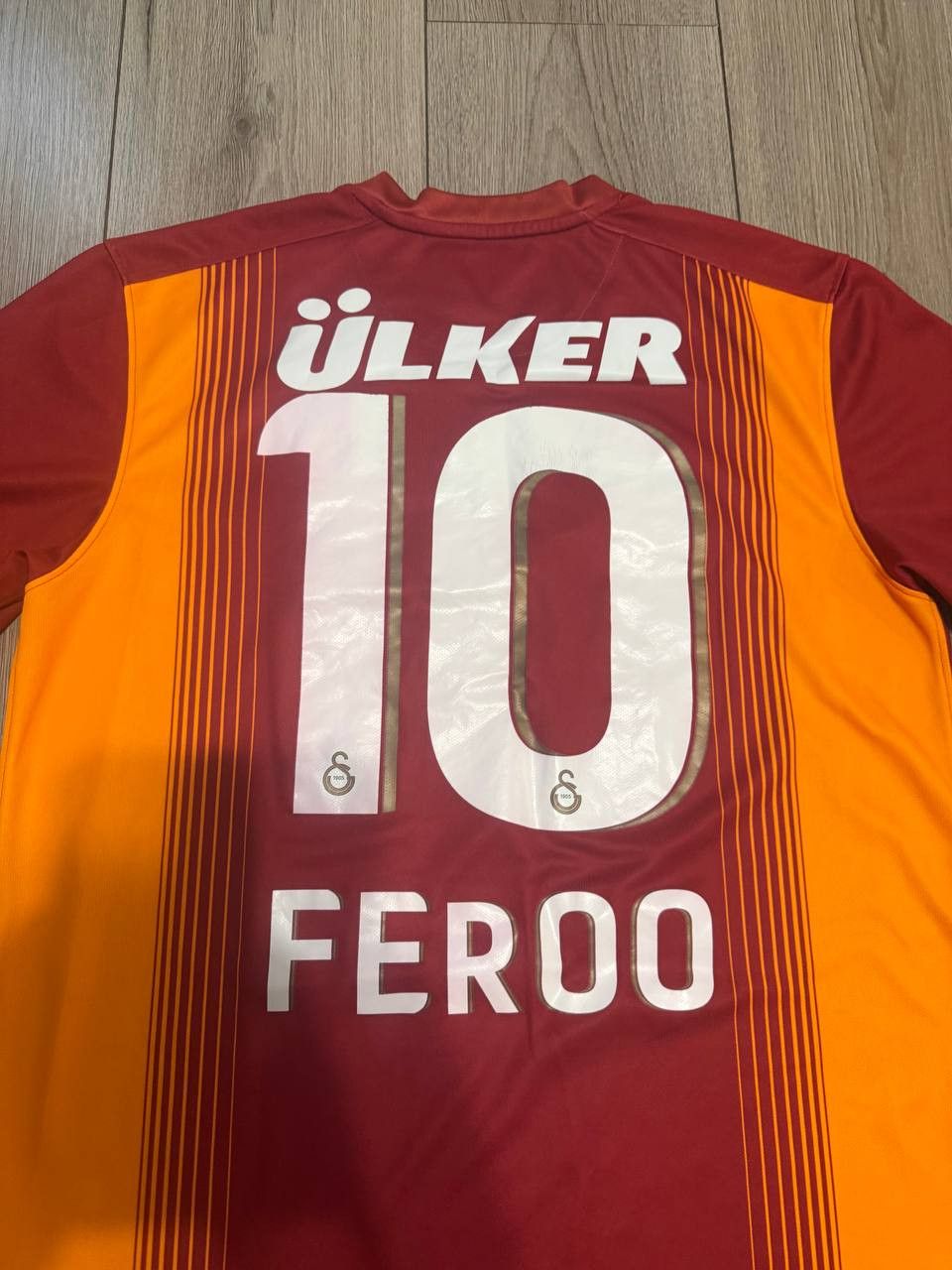 Nike GALATASARAY NIKE 2014/2015 FOOTBALL HOME JERSEY #10 SIZE M Size US M / EU 48-50 / 2 - 12 Thumbnail