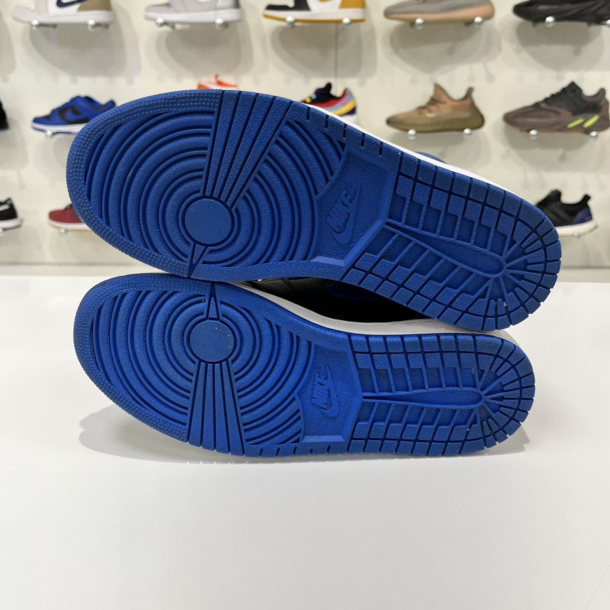 Nike Air Jordan 1 Retro Royal (2017) Size US 8 / EU 41 - 10 Thumbnail