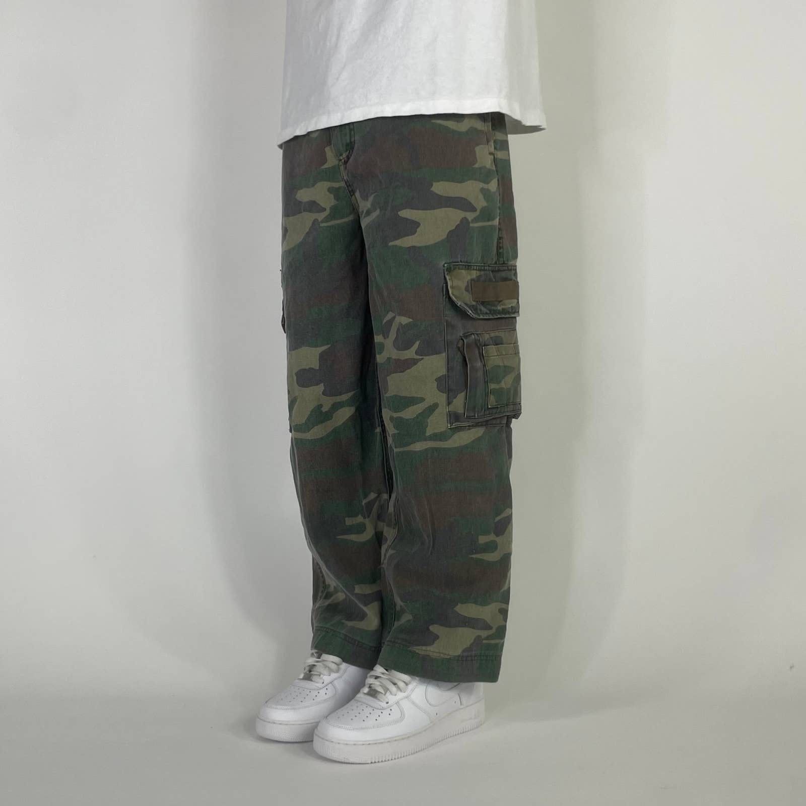 Japanese Brand × Vintage Super Sick Vintage Camouflage Cargo Streetwear Pants Size US 32 / EU 48 - 1 Thumbnail
