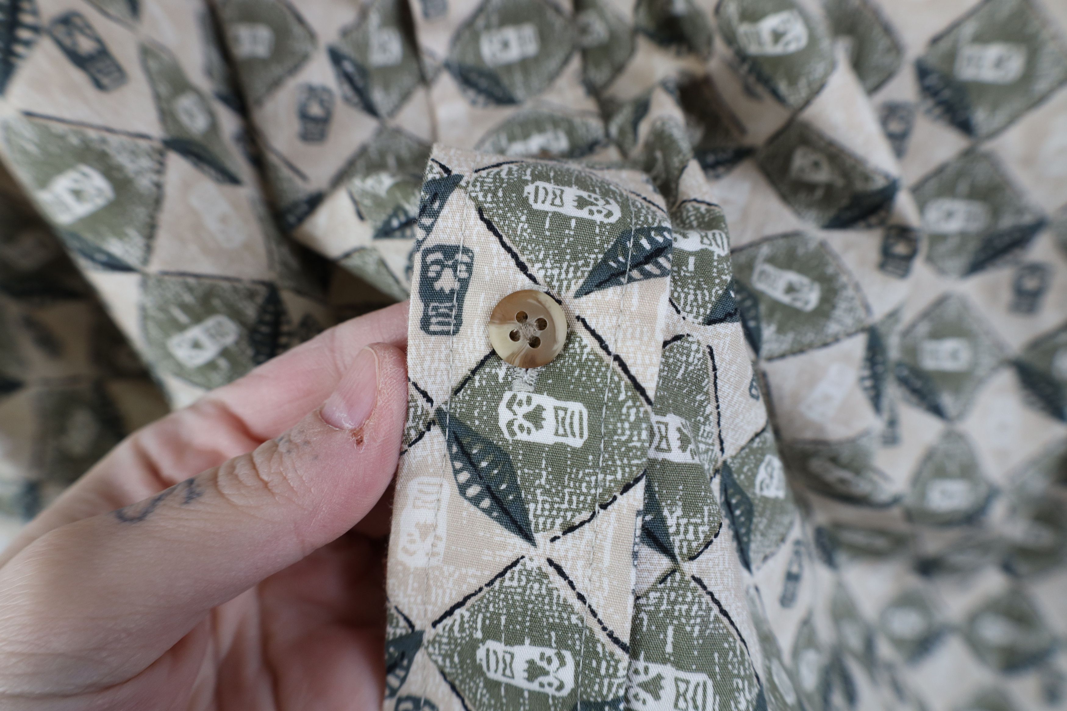 Vintage Vintage 90s Streetwear Geometric Tiki Mask Button Down Shirt Size US XL / EU 56 / 4 - 8 Thumbnail