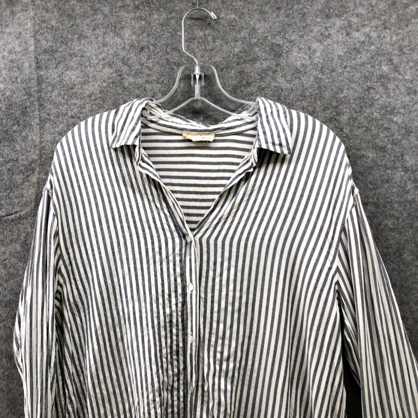 Vintage Jane & Delancey Button Down Shirt Womens M Rayon Gray White Striped Roll Tab Shirt Size M / US 6-8 / IT 42-44 - 3 Thumbnail
