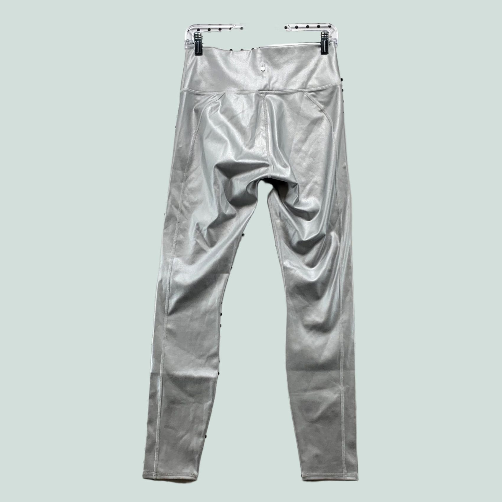 Fabletics Fabletics Leggings Womens Large Shiny Silver 28x28 Casual Active Workout Skinny Inseam 28 in Size 36" / US 14 / IT 50 - 1 Thumbnail