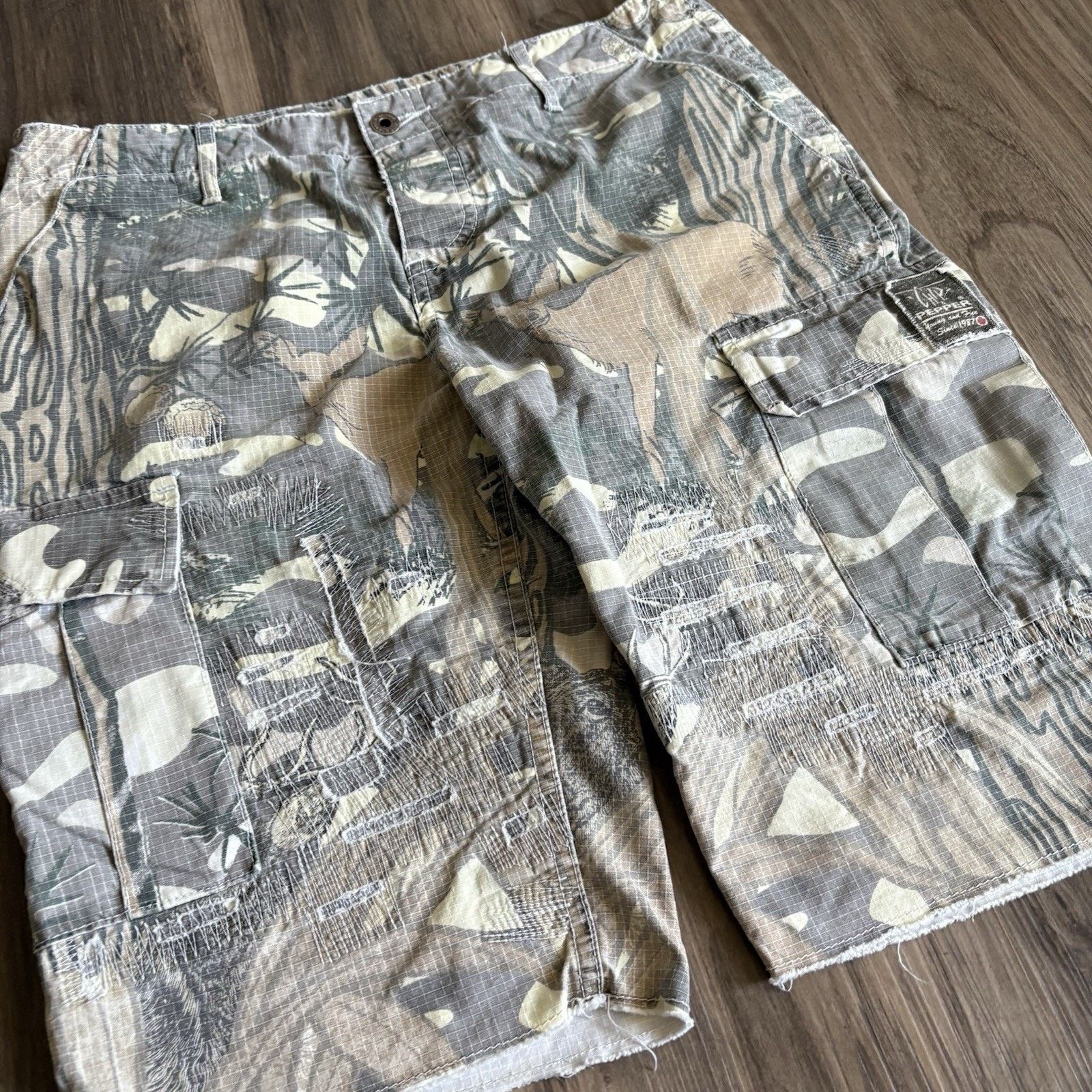 Vintage Vintage Realtree Camo Cargo Shorts Mens Size 32 Hardwoods Size US 32 / EU 48 - 2 Thumbnail