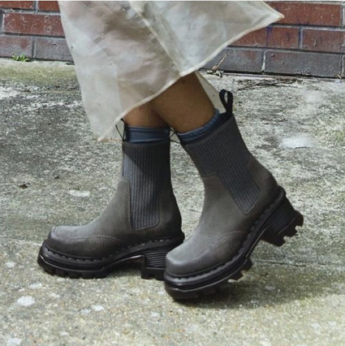 DR. MARTENS Corran Chelsea Boot