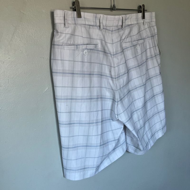 Designer Kirkland Signature Men's White Plaid Shorts Size 36 Size US 36 / EU 52 - 1 Thumbnail