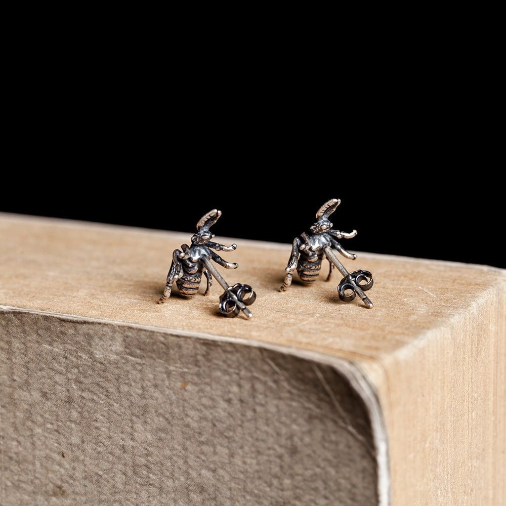 Jewelry Ant Rare Earrings One Pairs Chrome Jewelry Size ONE SIZE - 4 Thumbnail