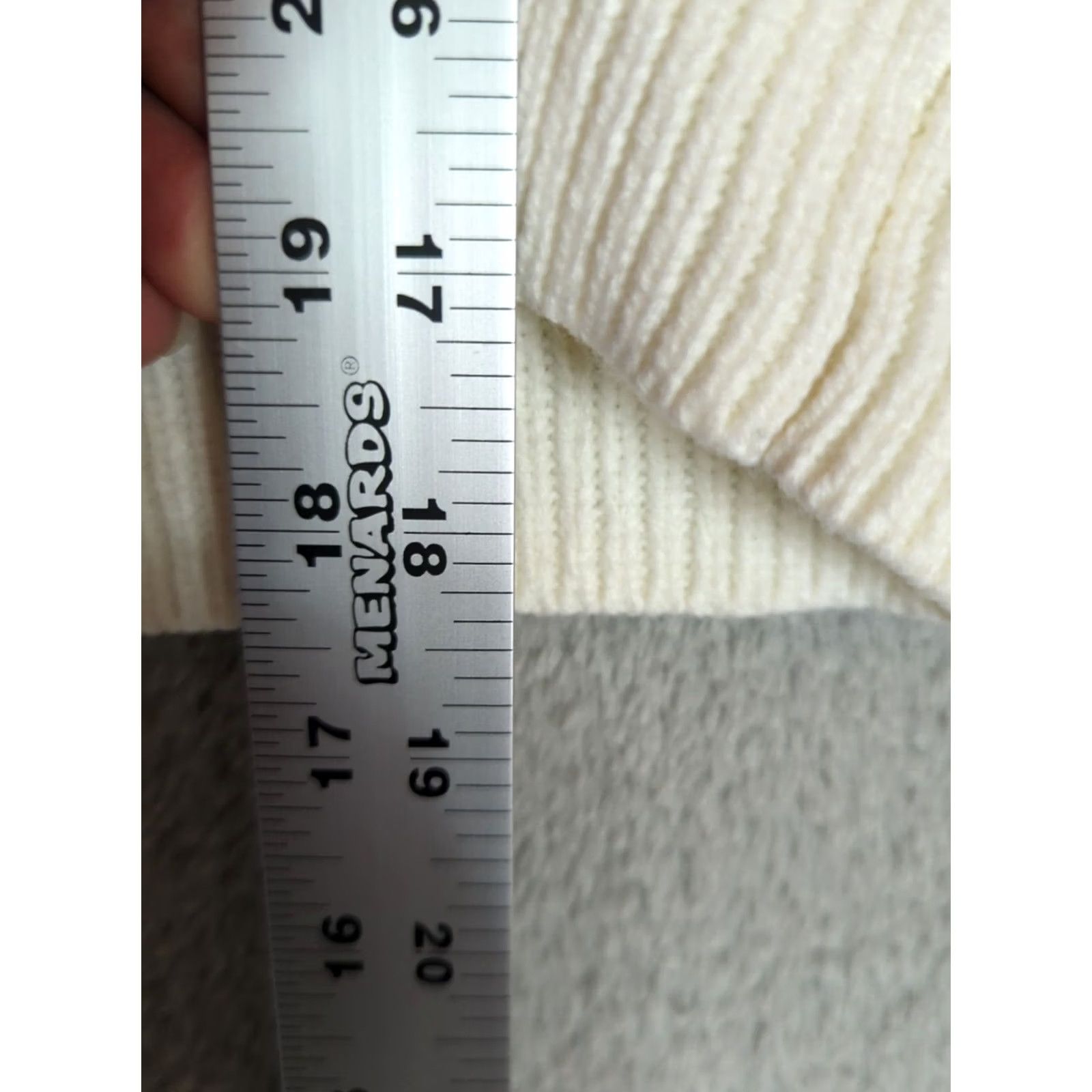 Aeropostale AEROPOSTALE Ivory White Cropped Long Sleeve Sweater Women M Slouchy Chunky Cardigan V-Neck Button Front Bohemian Preppy Casual Travel Size S / US 4 / IT 40 - 6 Thumbnail