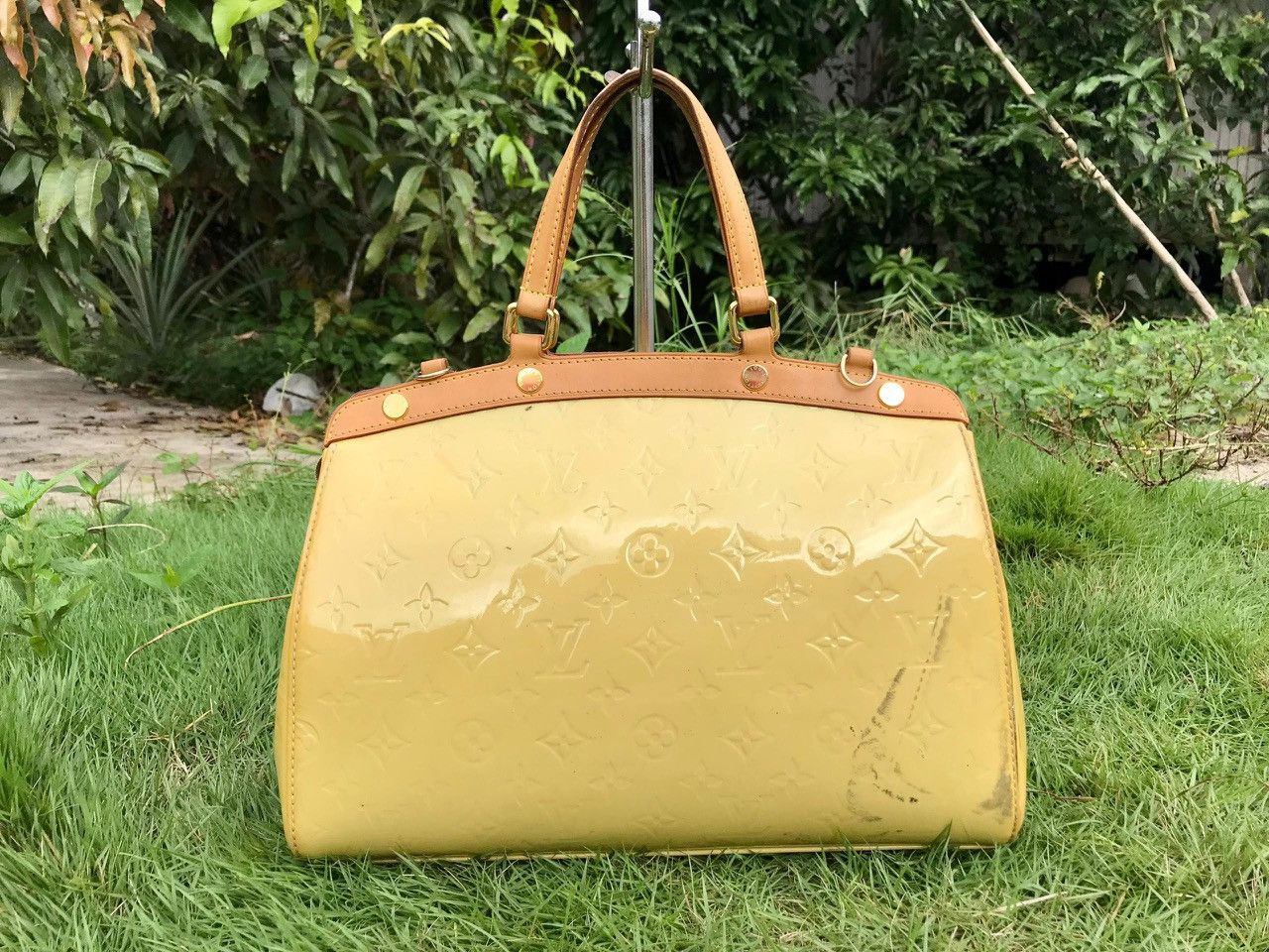 Louis Vuitton Authentic Louis Vuitton Monogram Vernis Leather Brea MM Bag Size ONE SIZE - 2 Thumbnail