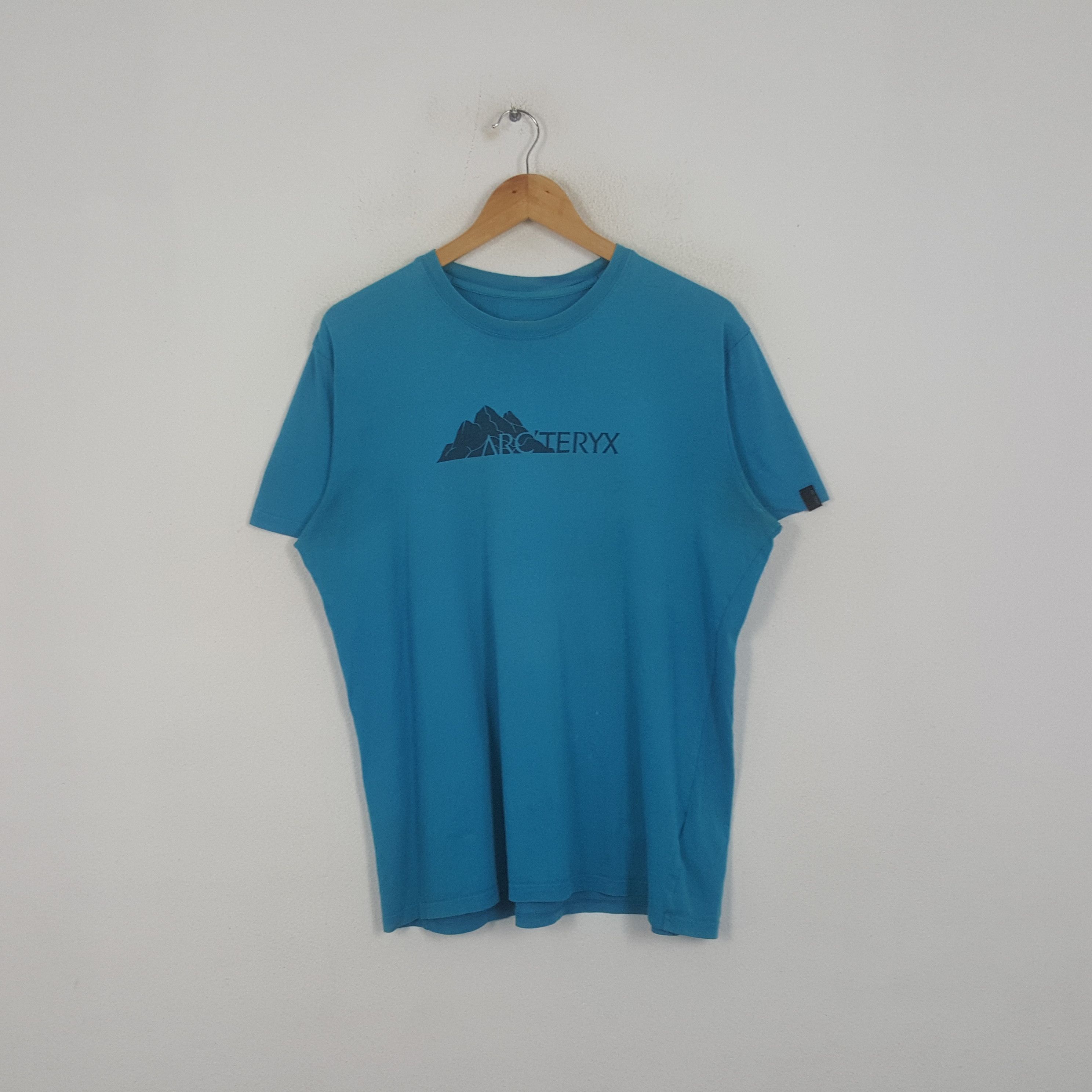 Arc'Teryx Vintage Arc'teryx Outdoor Style Center Logo Tshirt | Grailed