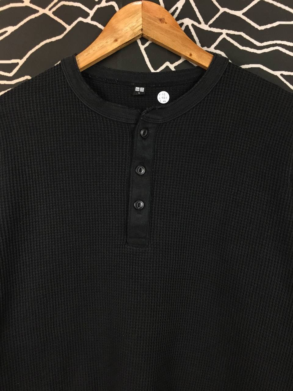Uniqlo Uniqlo Waffle Knit Thermal Henley Long Sleeve Tee Size L Size US L / EU 52-54 / 3 - 3 Thumbnail