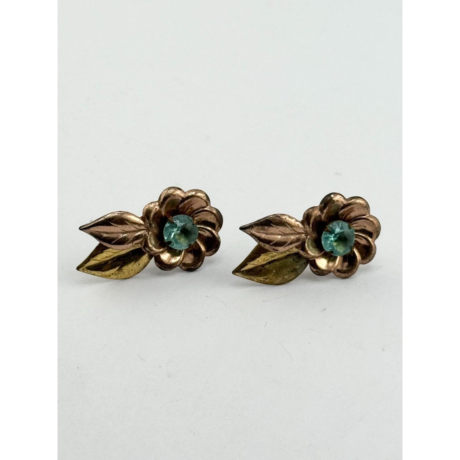 Vintage Vintage blue glass flower screw back earrings Size ONE SIZE - 3 Thumbnail