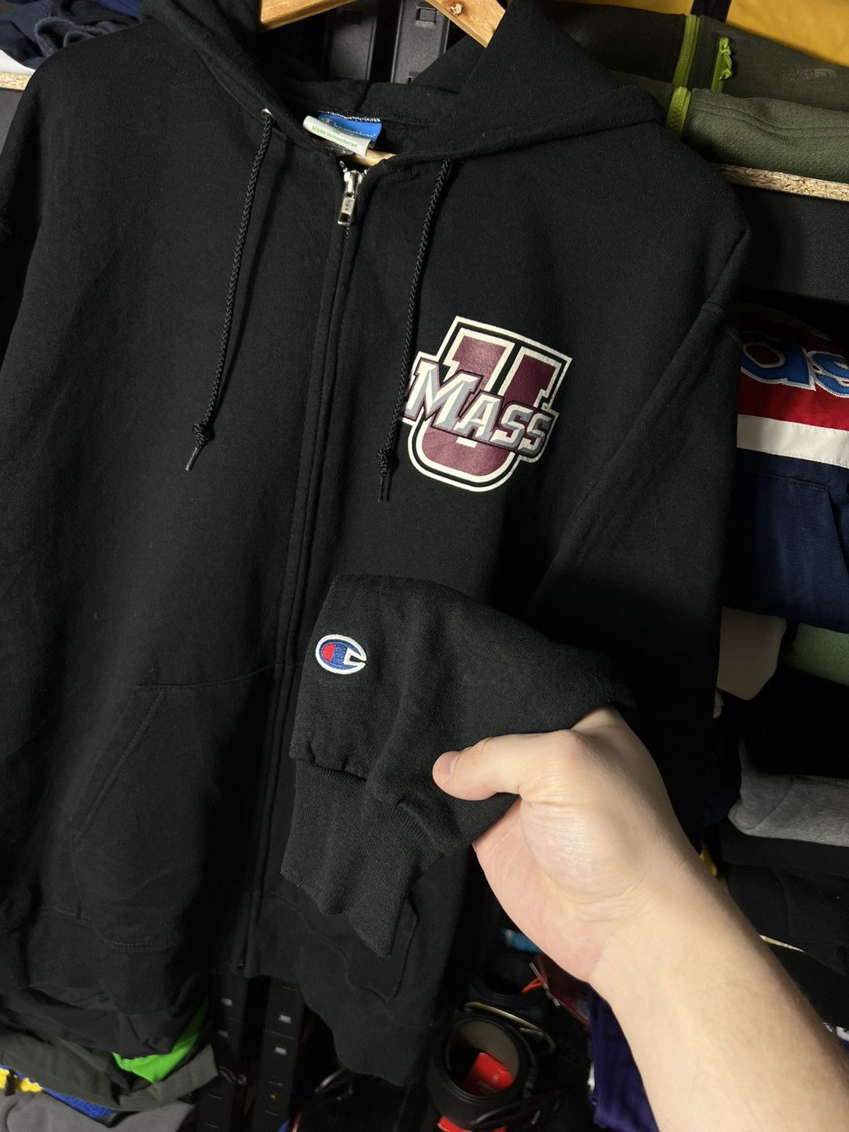 Champion Champion UMass Zip Hoodie Black Size M University Logo Y2K Size US M / EU 48-50 / 2 - 1 Thumbnail