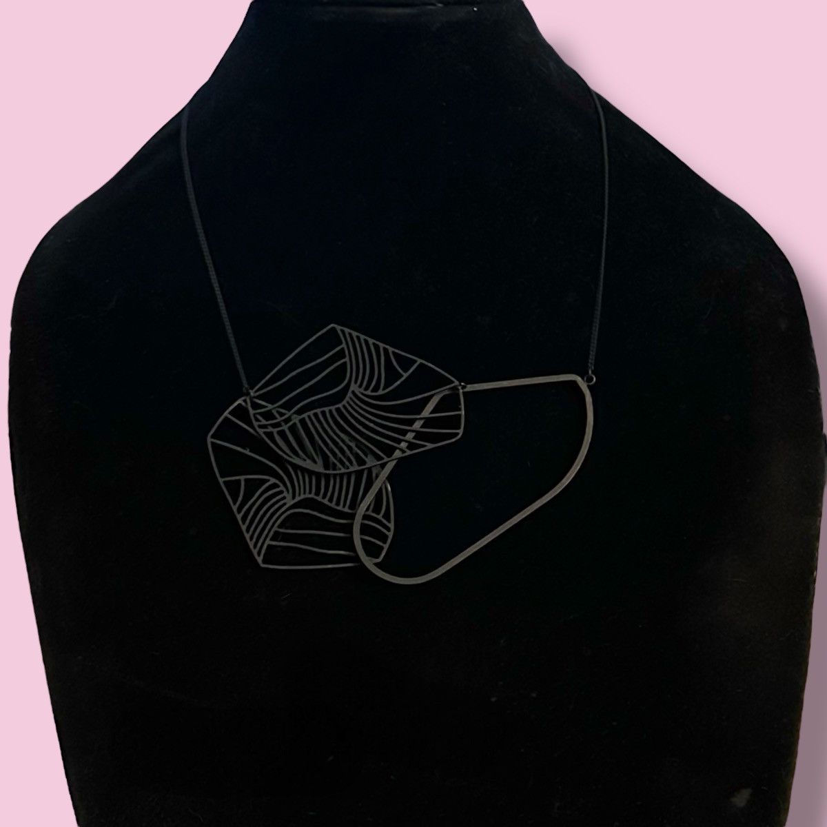 Other Black abstract cut out statement necklace Size ONE SIZE - 2 Thumbnail