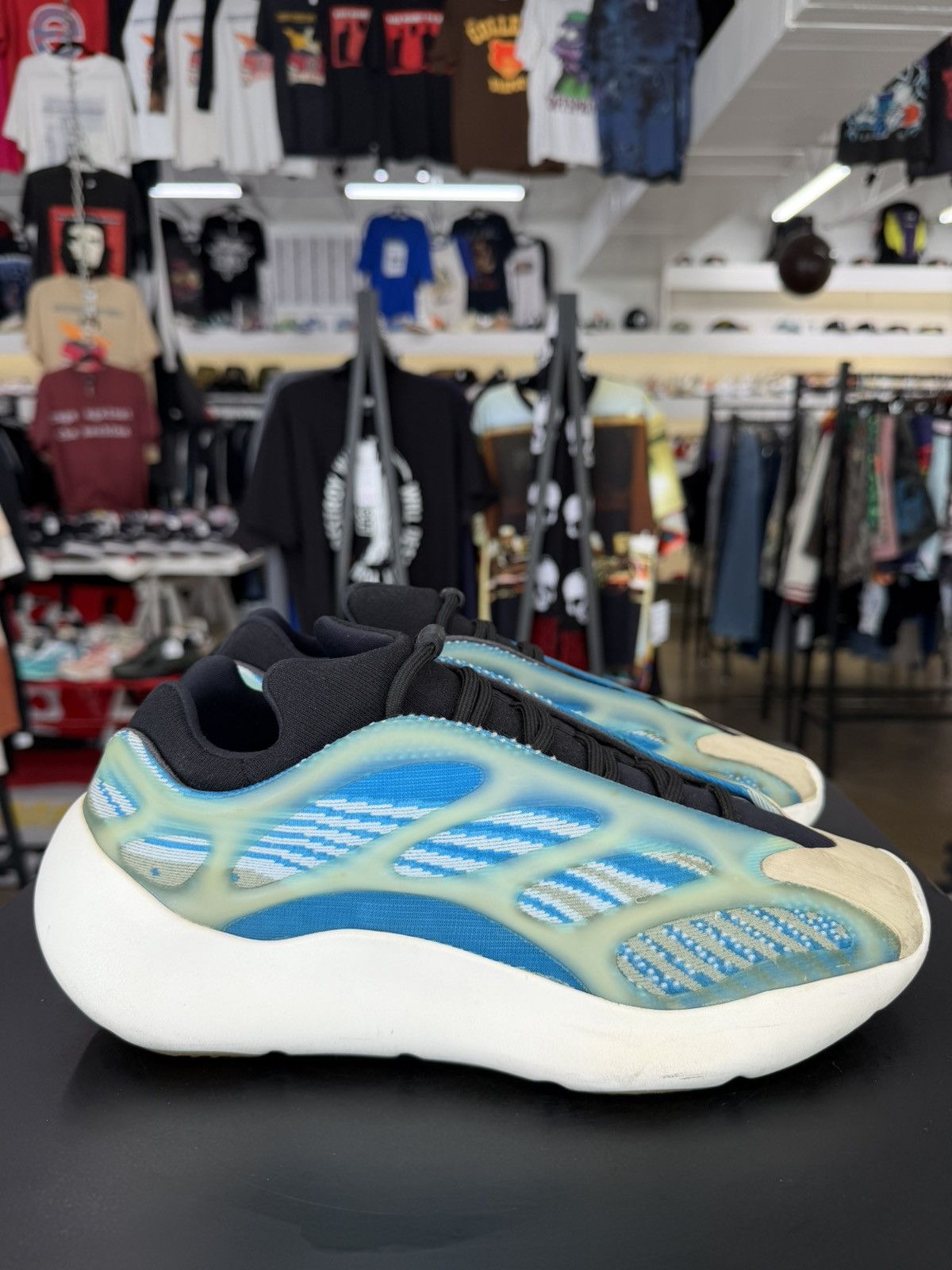 Adidas Adidas Yeezy 700 V3 Arzareth Size 10 (2020) Size US 10 / EU 43 - 6 Thumbnail