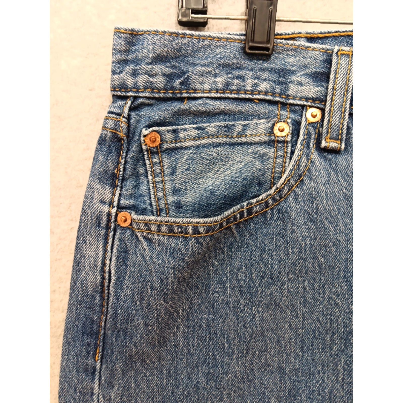 Levi's Levi's 501 Jeans Mens 35x32 Blue Medium Wash Button Fly Regular Straight Denim 5-Pocket GUC Men Size US 35 - 4 Thumbnail