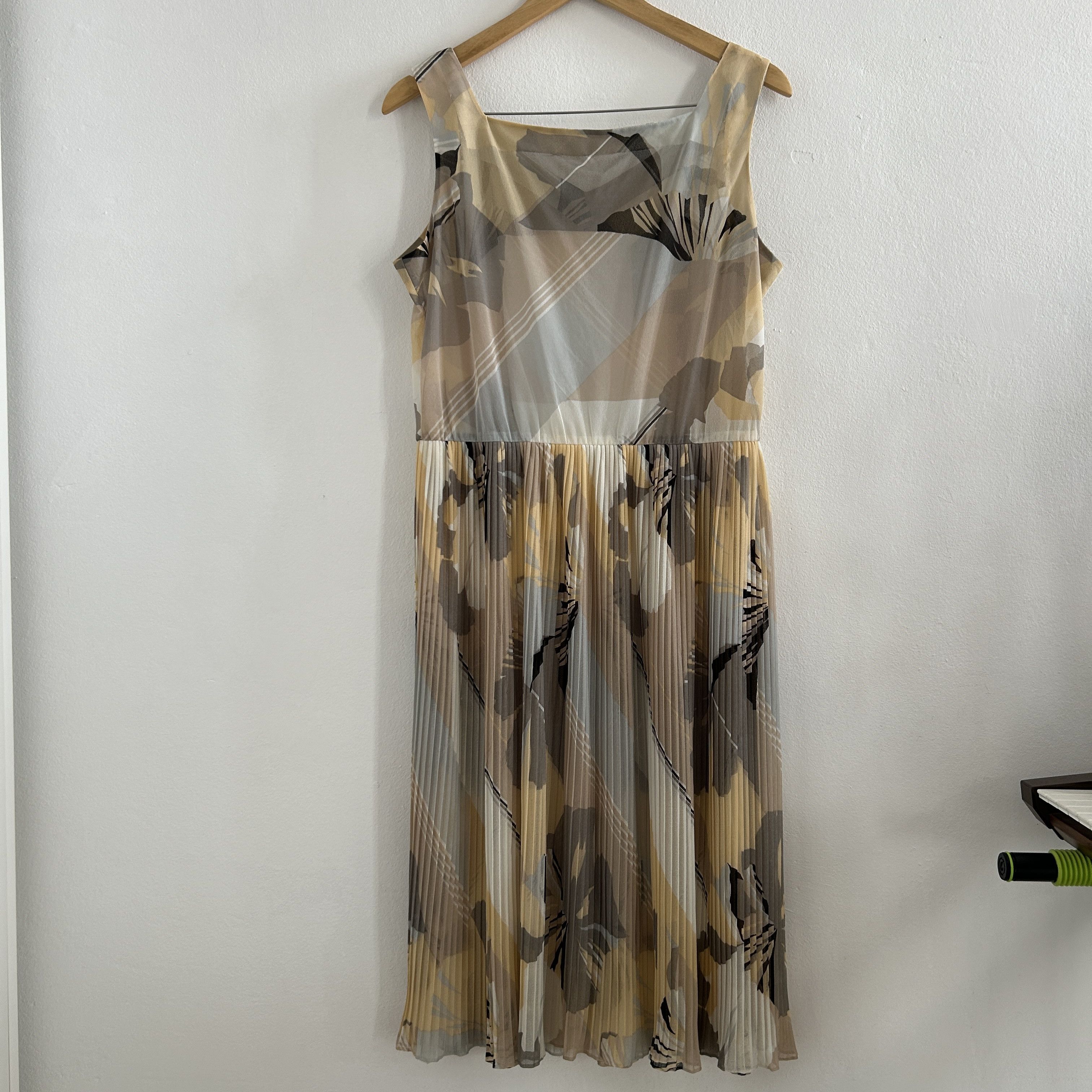 Vintage Vintage 70s Pleated Midi Dress Size M / US 6-8 / IT 42-44 - 9 Thumbnail