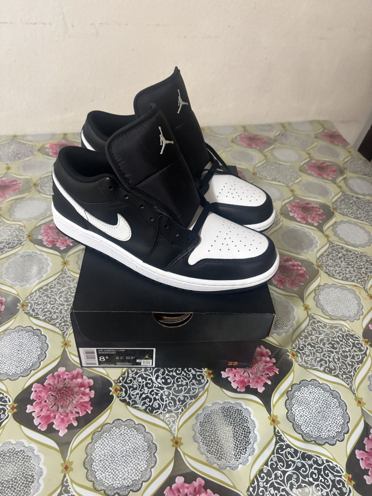 Jordan Brand Air Jordan 1 “Orcas” Size US 8.5 / EU 41-42 - 3 Thumbnail