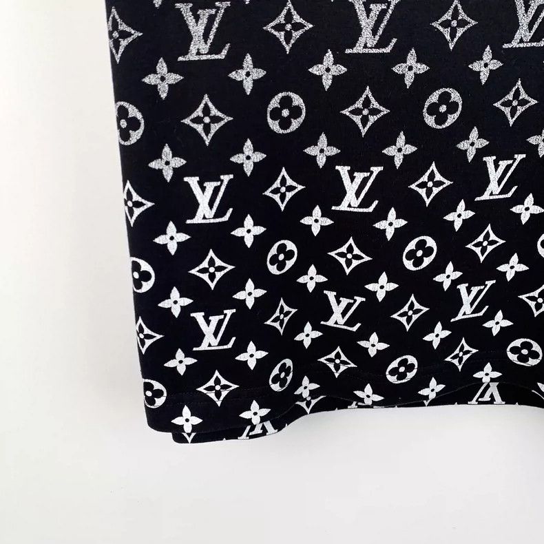 Louis Vuitton Louis Vuitton 23 color-block logo full print cotton crewne Size US L / EU 52-54 / 3 - 4 Thumbnail