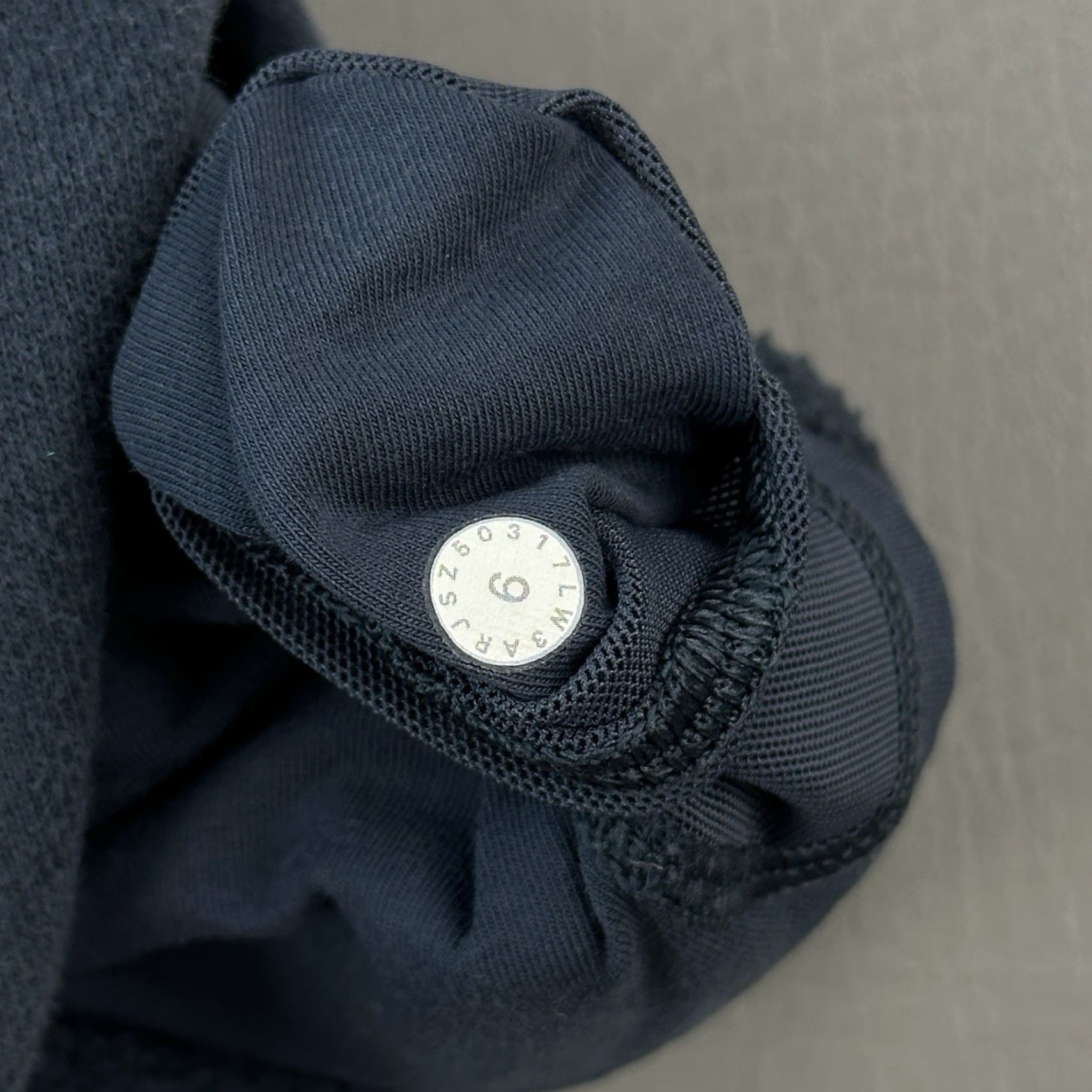 Lululemon Lululemon Hoodie Women's 6 Scuba Navy Pullover Long Sleeve Activewear Athleisure Shirt/Fleece Logo Size M / US 6-8 / IT 42-44 - 5 Thumbnail