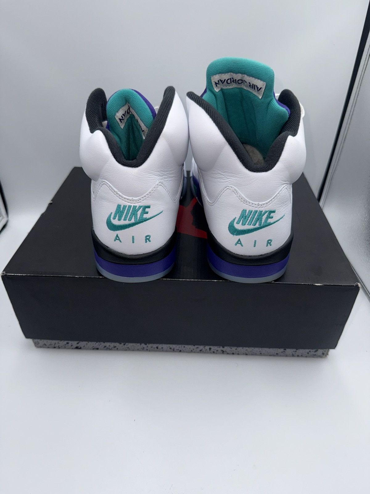 Jordan Brand Air Jordan 5 “Grape” | Size 9.5 OG Box | Excellent Condition Size US 9.5 / EU 42-43 - 4 Thumbnail