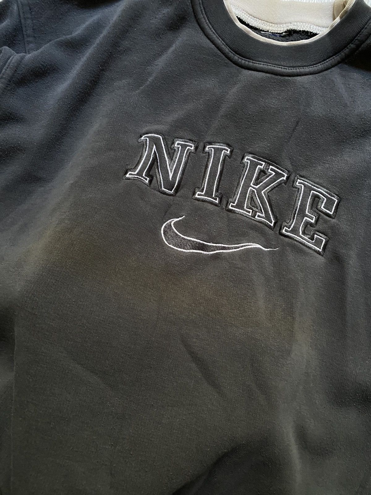 Nike × Vintage Vintage Nike Big Logo Sweatshirt Y2K Style Faded Size M Size US M / EU 48-50 / 2 - 4 Thumbnail