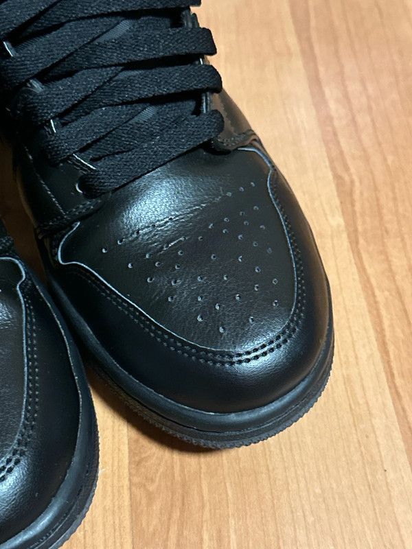 Jordan Brand Nike Air Jordan 1 Mid triple black Size US 8 / EU 41 - 5 Thumbnail