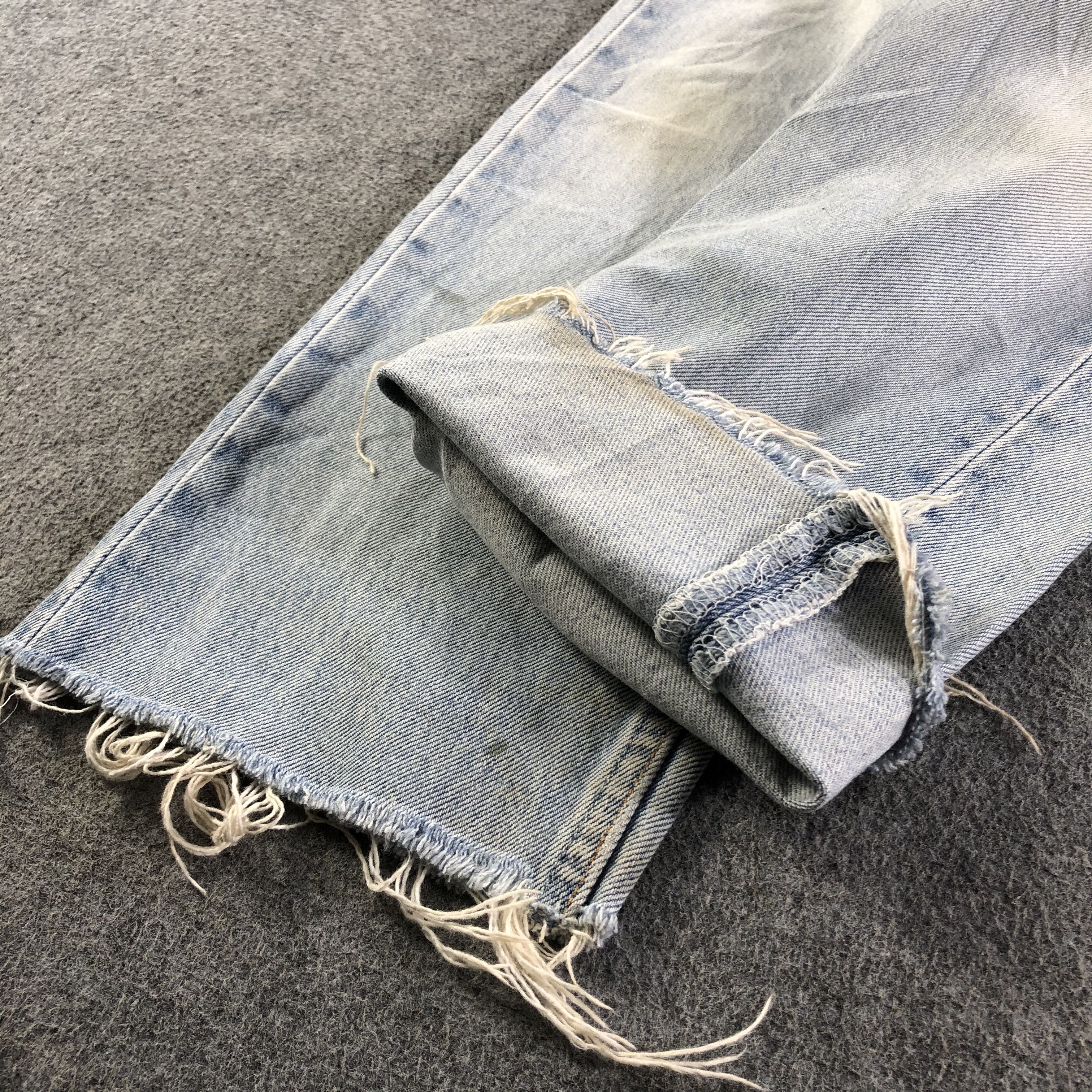 Levi's Vintage 90s Light Wash Levis 501 Jeans-J3388 Size US 29 - 7 Thumbnail