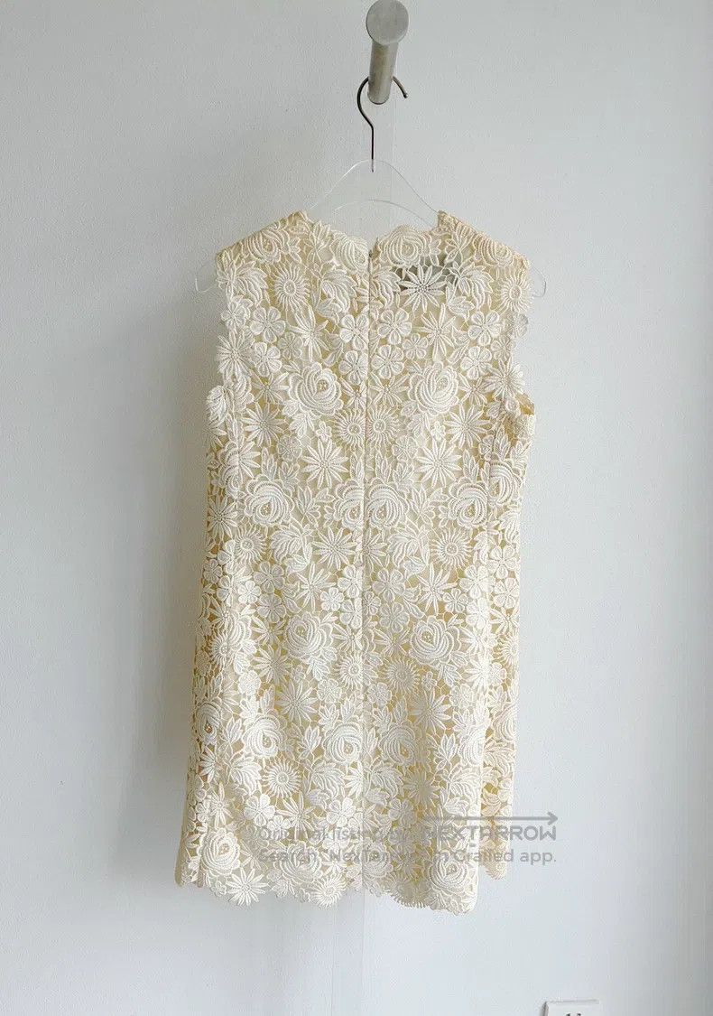 Valentino Valentino Pale yellow lace dress Size S / US 4 / IT 40 - 2 Thumbnail